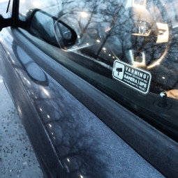 Larmdekaler till bilen - Varning för KAMERA och GPS (70 x 26 mm)